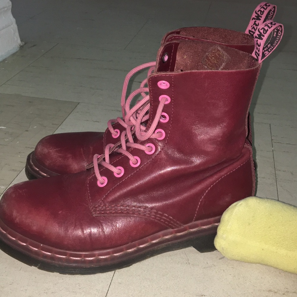 Burgundy Dr.martens with pink laces 8 hole women 6